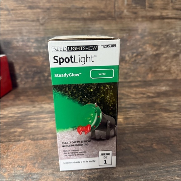 LED LightShow Christmas SpotLight in Green - Picture 3 of 4